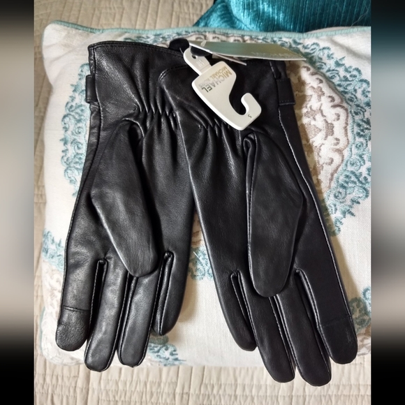 NWT Michael Kors Black & Silver Women's Leather Logo Ornament Tech Gloves - Picture 3 of 11